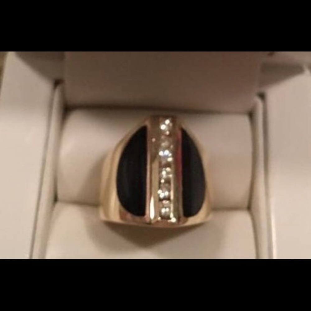 14K Yellow gold onyx,brilliant diamond's Ring
